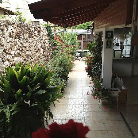 Mina Teva Villa Metula Esterno foto