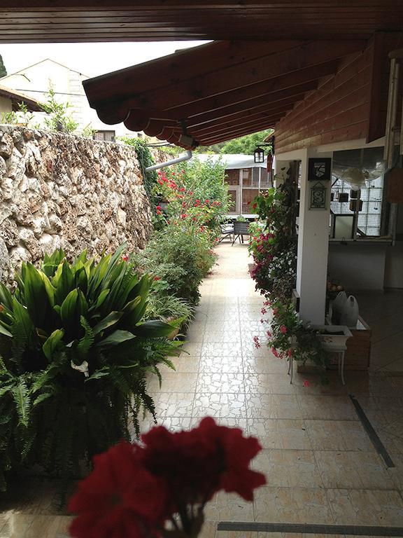 Mina Teva Villa Metula Esterno foto